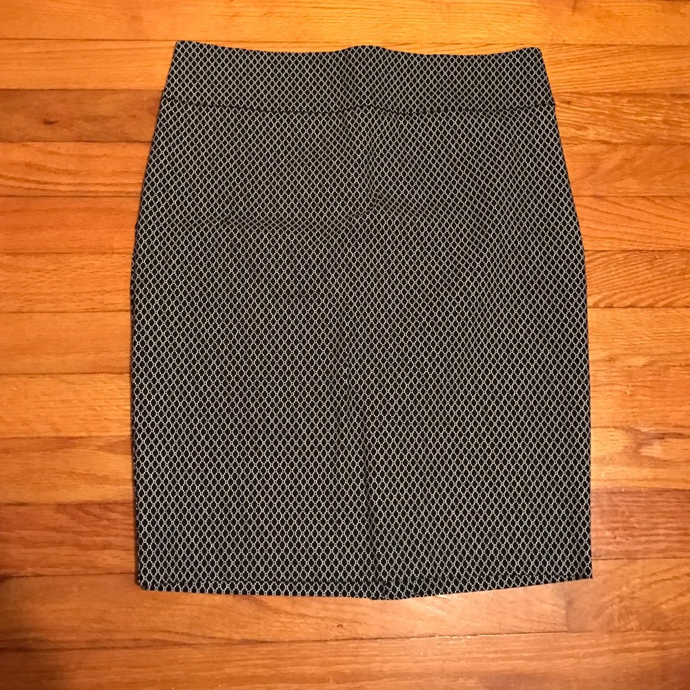 Fitted stretchy skirt