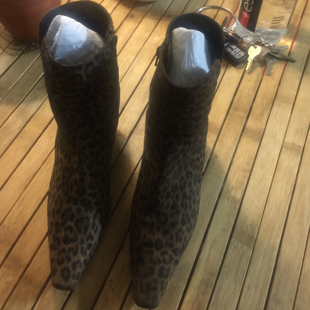 Stuart Wiseman ankle boots 8 . Good condition