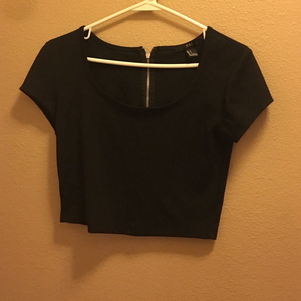 2 crop tops - Picture 2 of 3