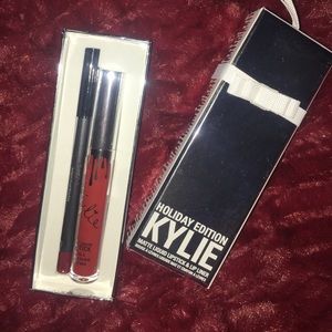nib - kylie jenner holiday edition merry lip kit.