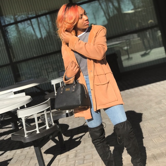 Meet your Posher, Zoe - Picture 1 of 1