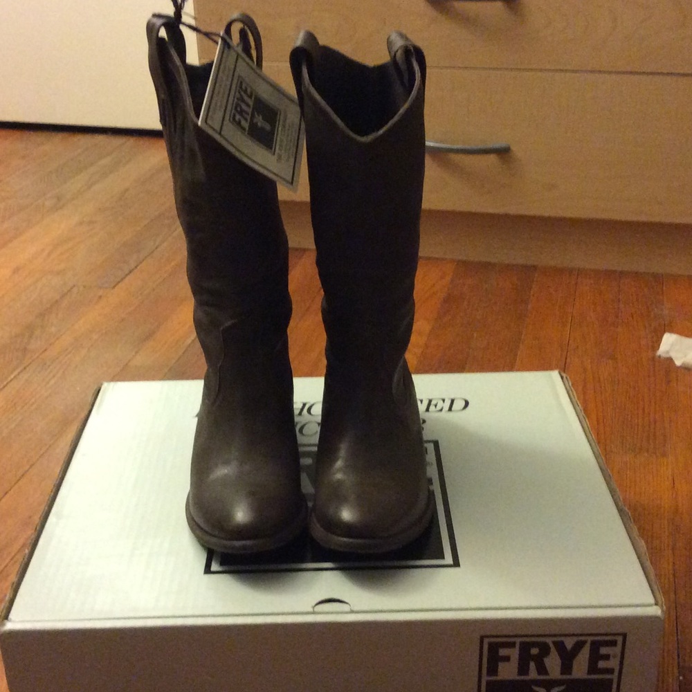 Frye Carson Pull On Boots