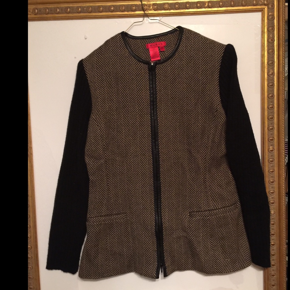 Wool jacket with sweater sleeves with leather