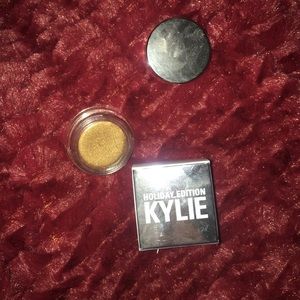 nib - kylie jenner holiday edition camo shadow.