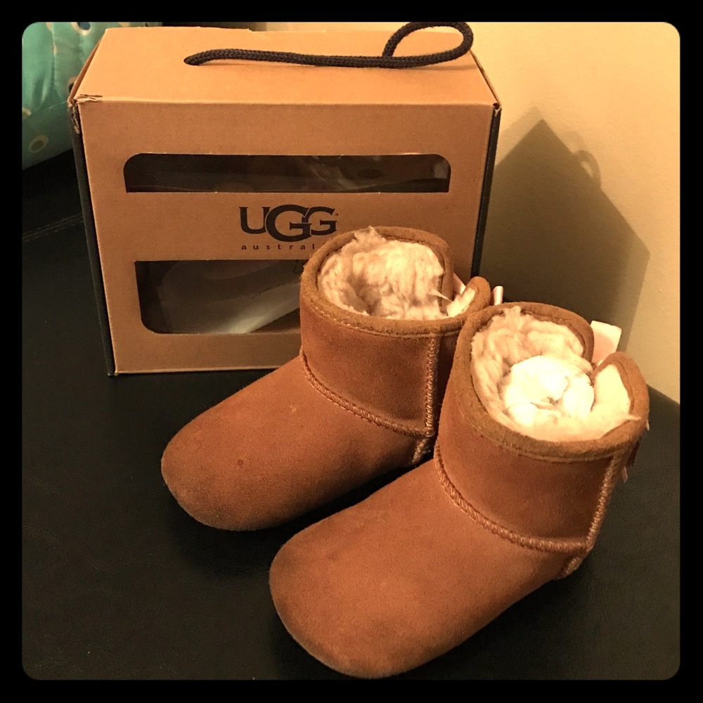 🚫SOLD🚫 🎀Infant Ugg Booties🎀
