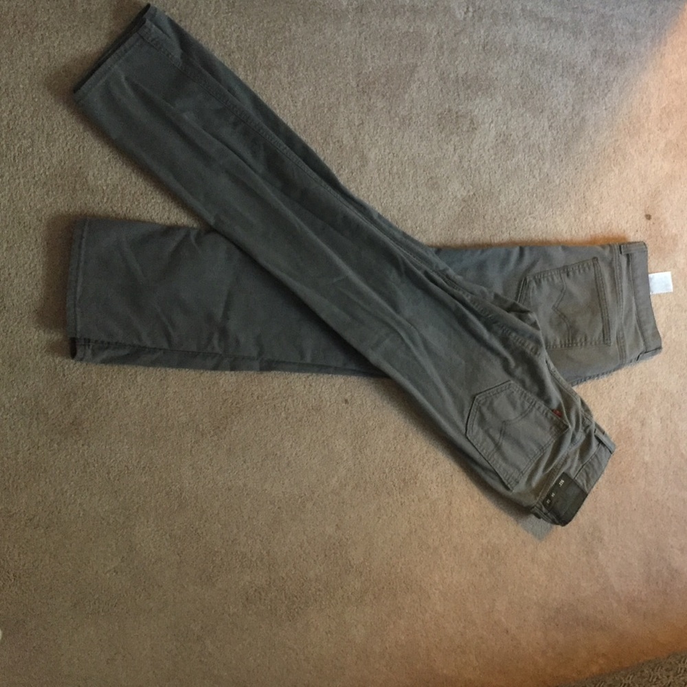 2 pairs of Levi's Jeans