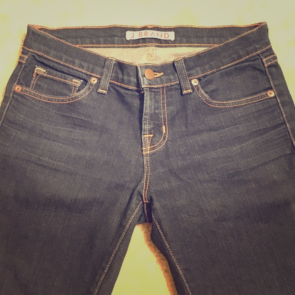 J BRAND Skinny Ankle Cut Off Capri in Ink