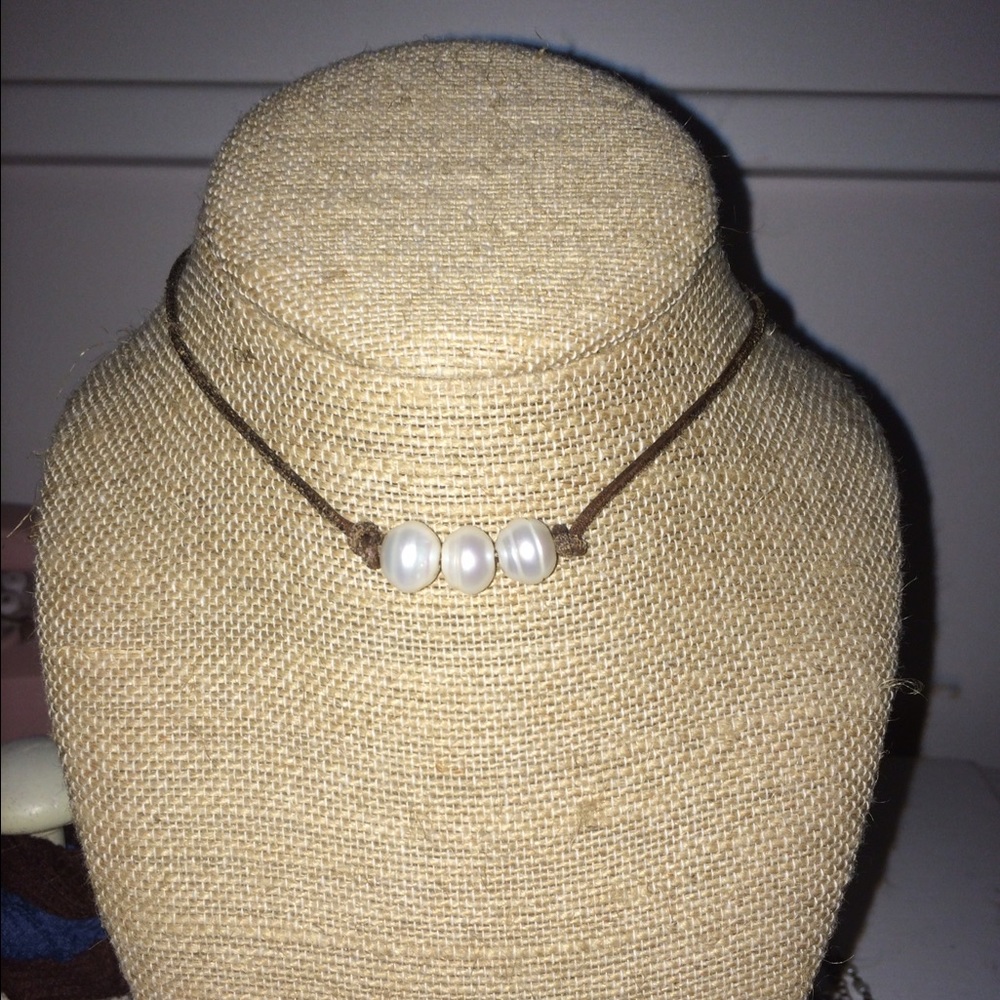 3 pearl leather necklace