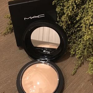 MAC Mineralize Skinfinish