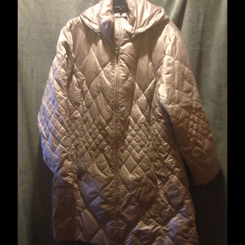 Long fitted pale gold coat