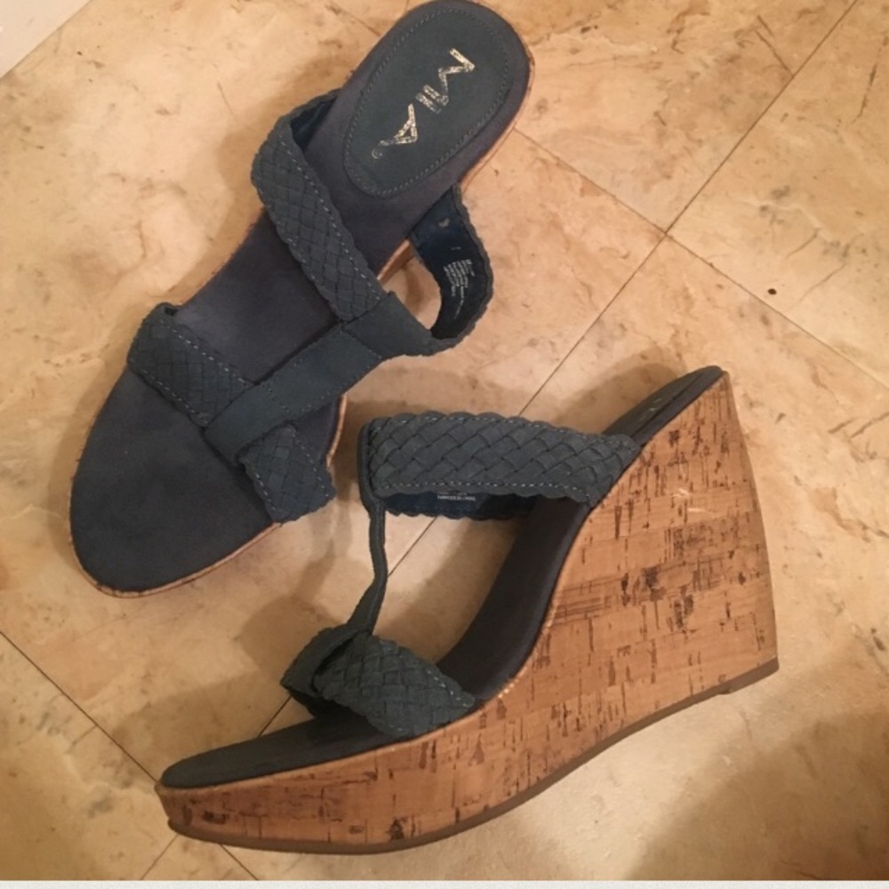 Blue wedges