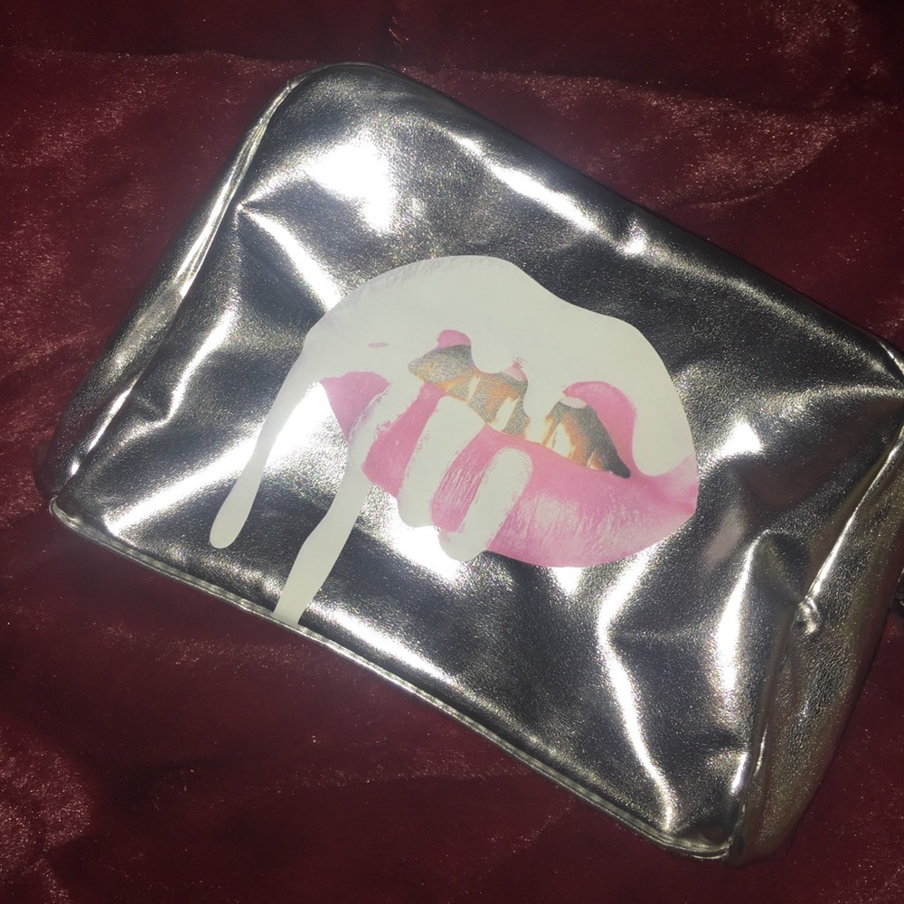 kylie jenner holiday collection makeup bag.