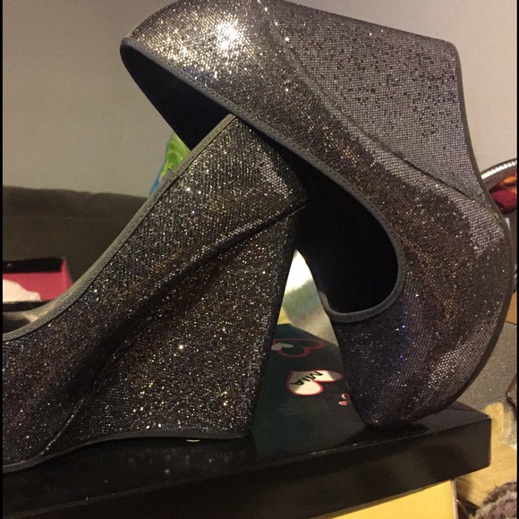 Heels 👠 - Picture 3 of 3
