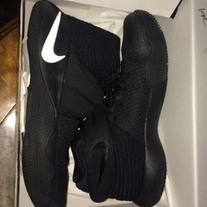 Nike- Kyrie Irvings- All black