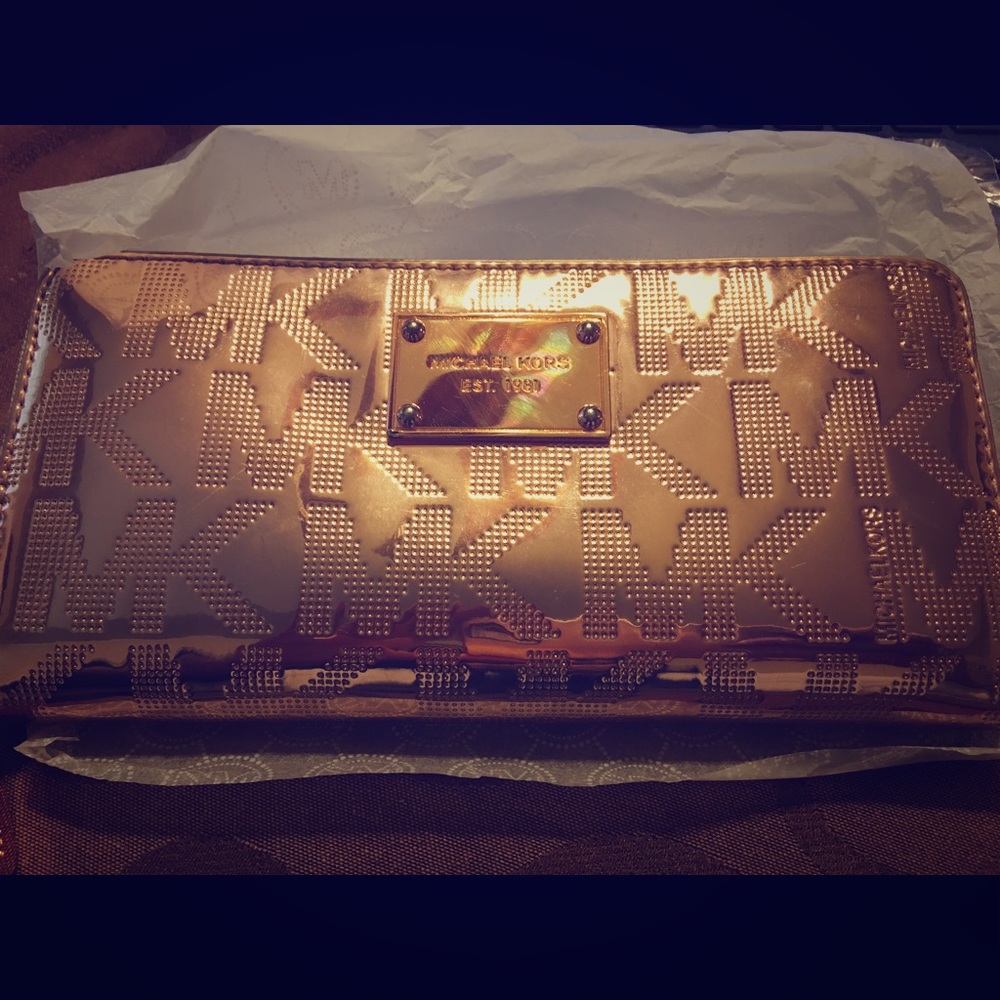 Michael Kors Mirror Metallic Signature Zip Wallet.