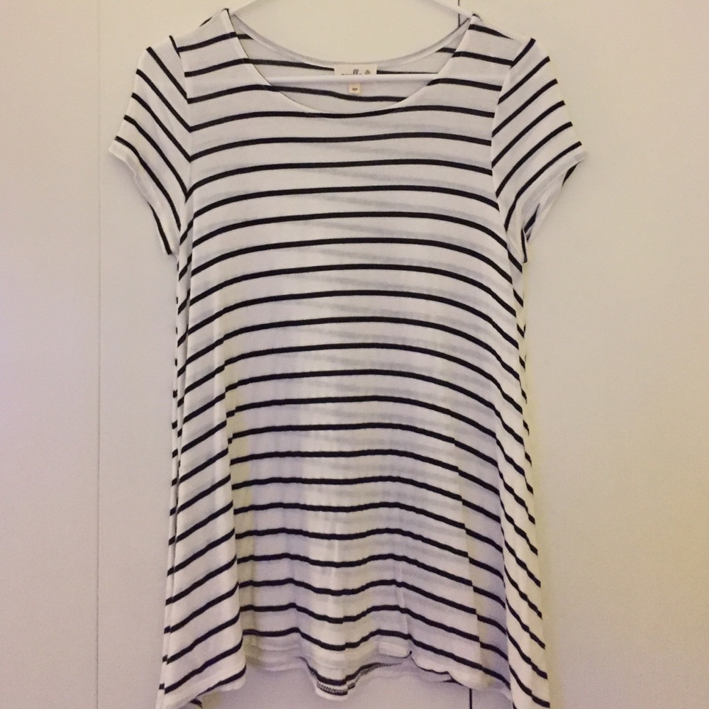 Black and white Anthropologie t-shirt.