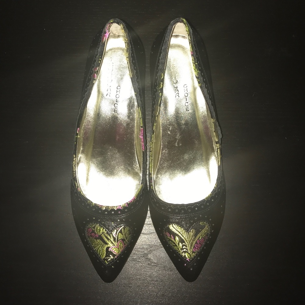 Black wedge with floral hearts