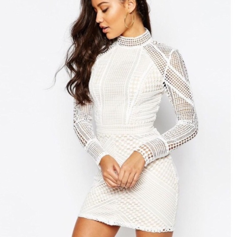 MISSGUIDED Premium Structured high neck lace Mini