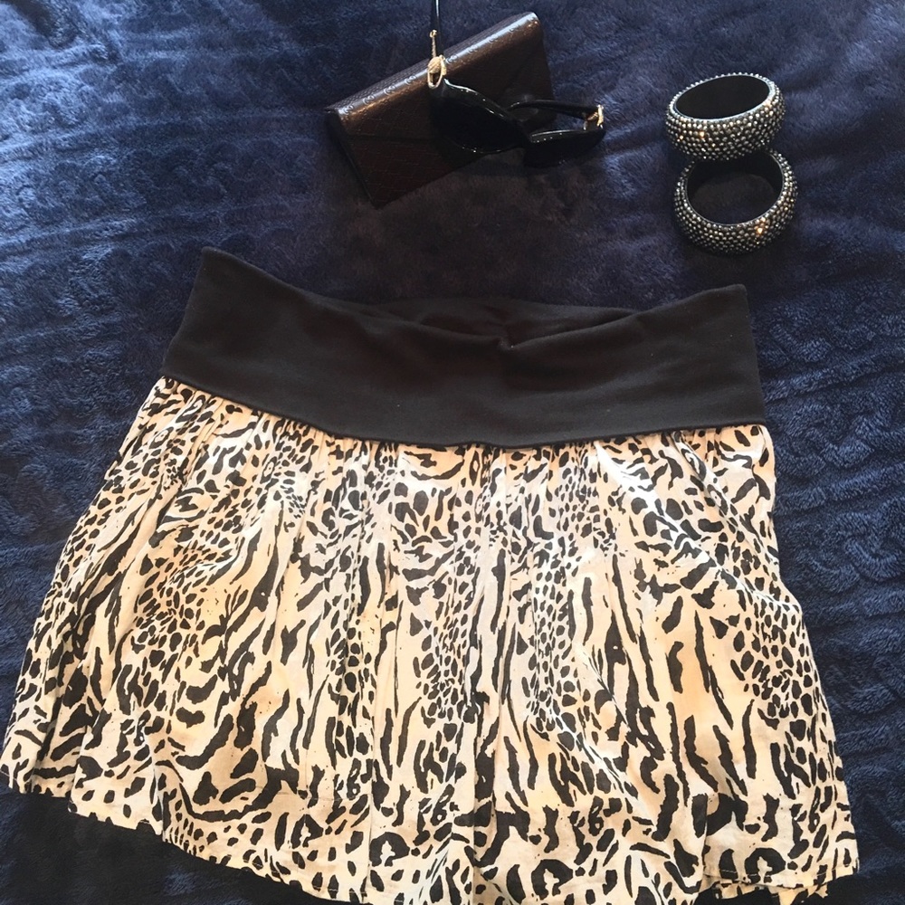 Stretchy skirt with animal print