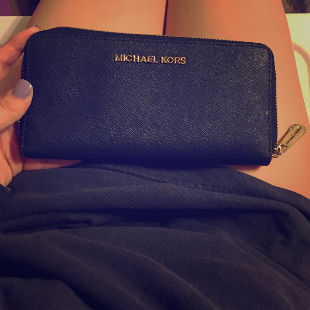 MK CLUTCH