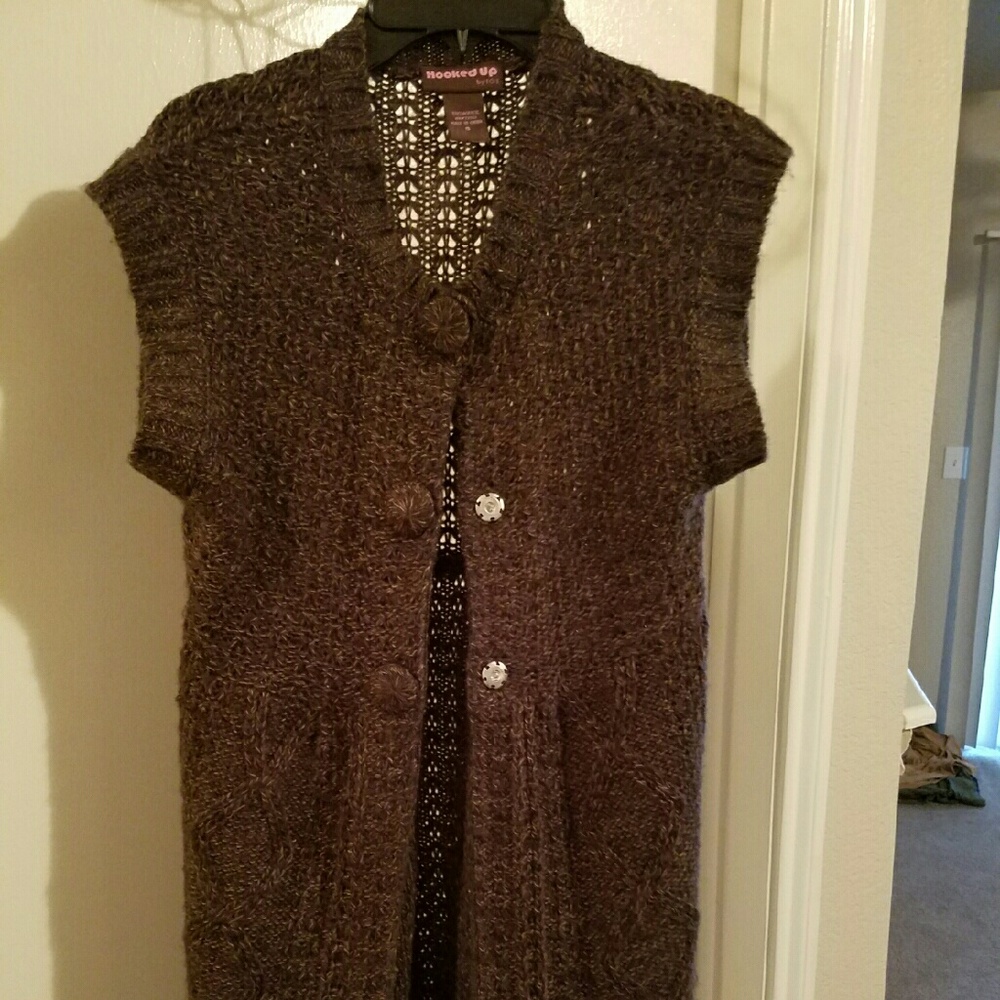 Short sleeve sweater