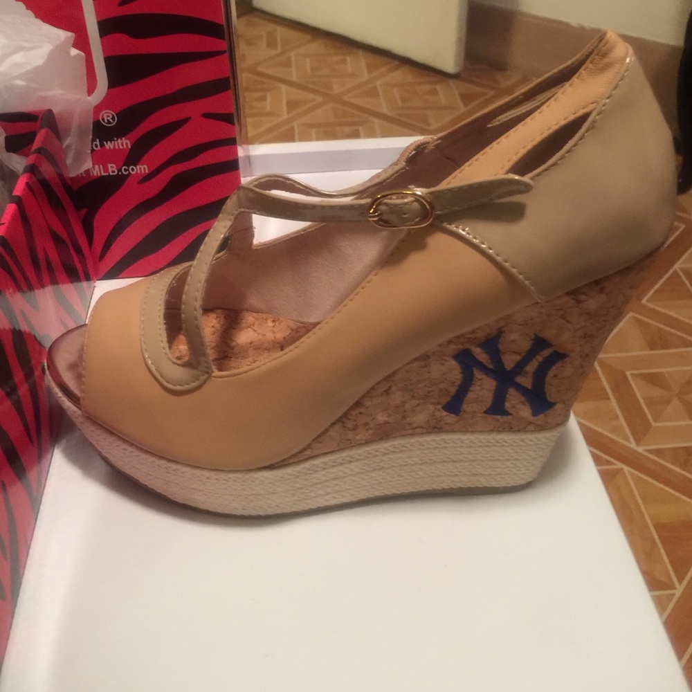 Size 9 New York Yankees Winning Wedge