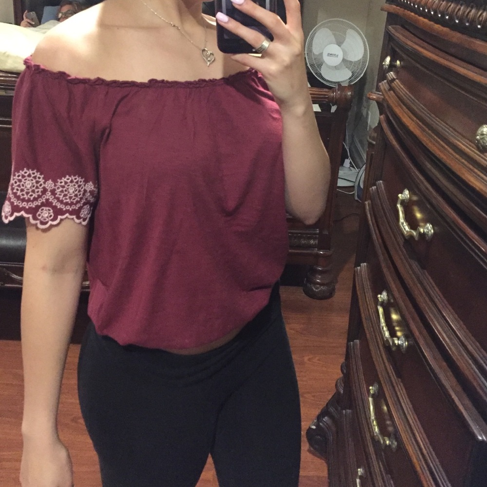 American Eagle off the shoulders top