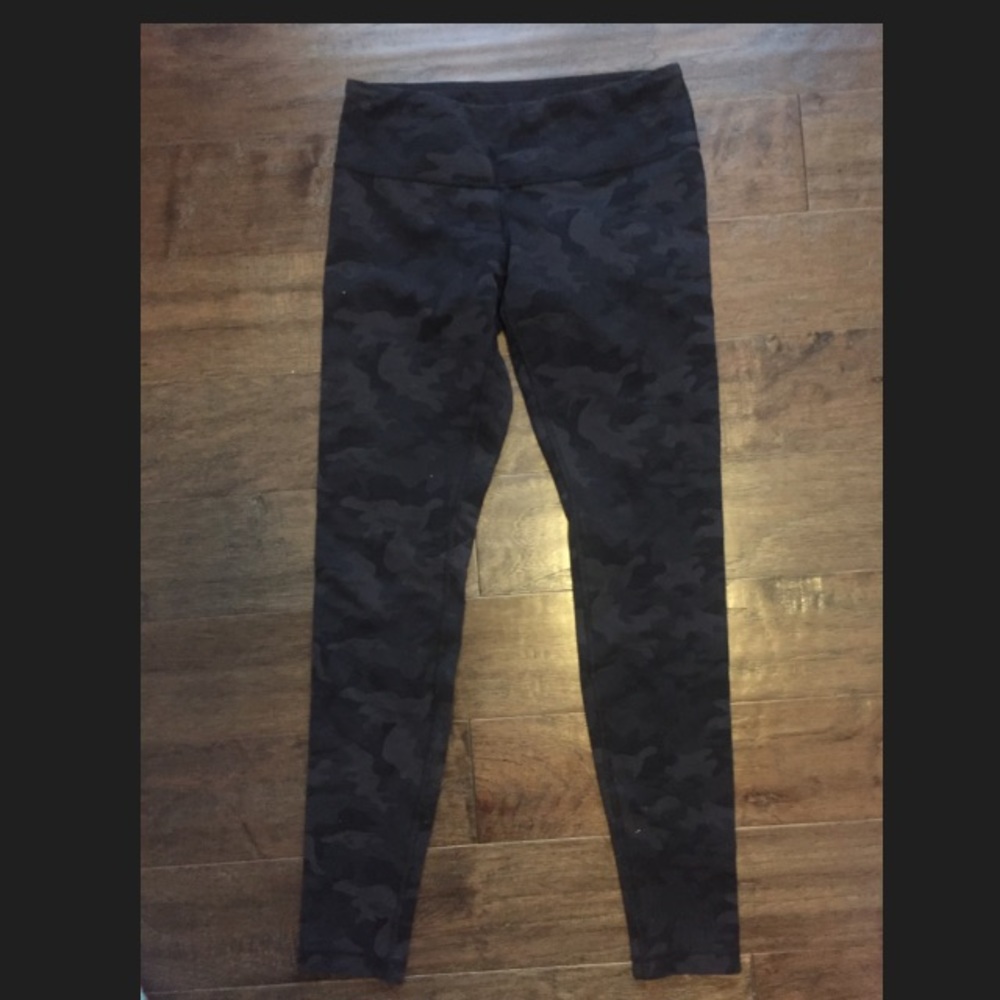 Authentic lululemon wonder unders, camo