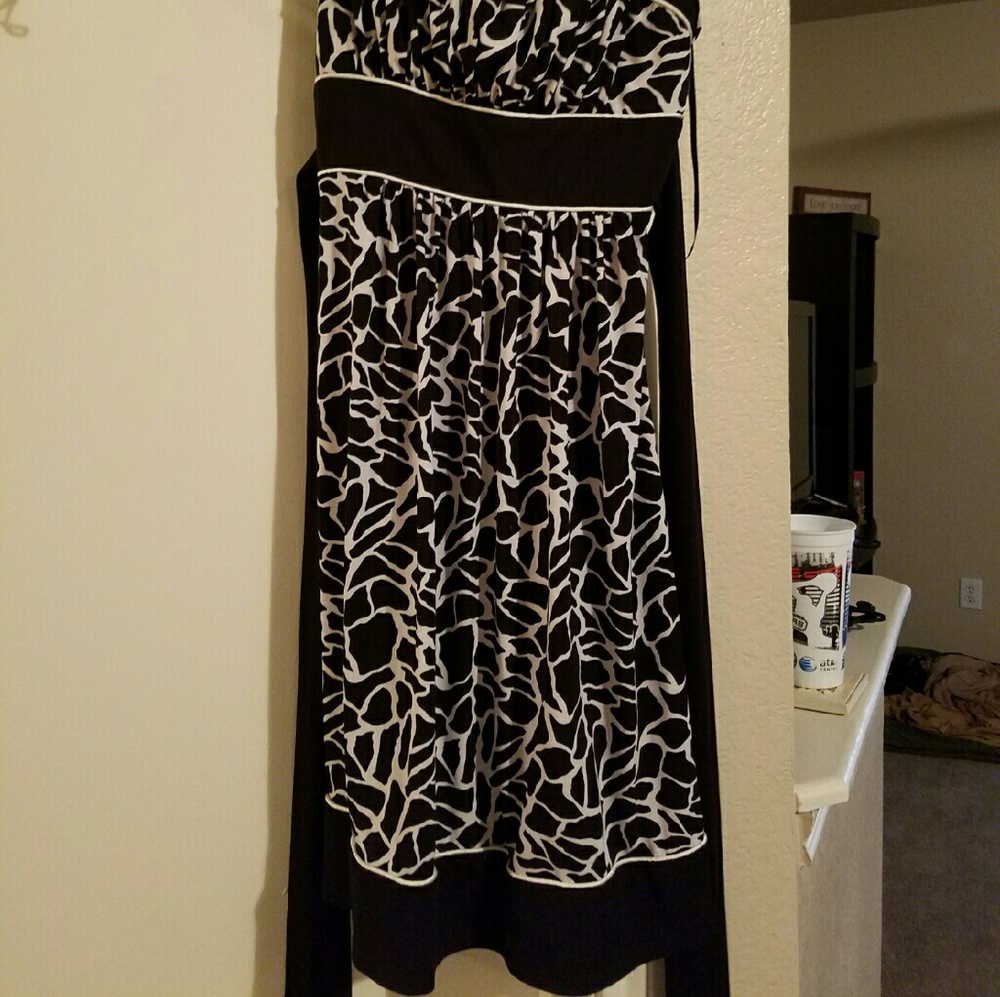 Dress - Picture 2 of 3
