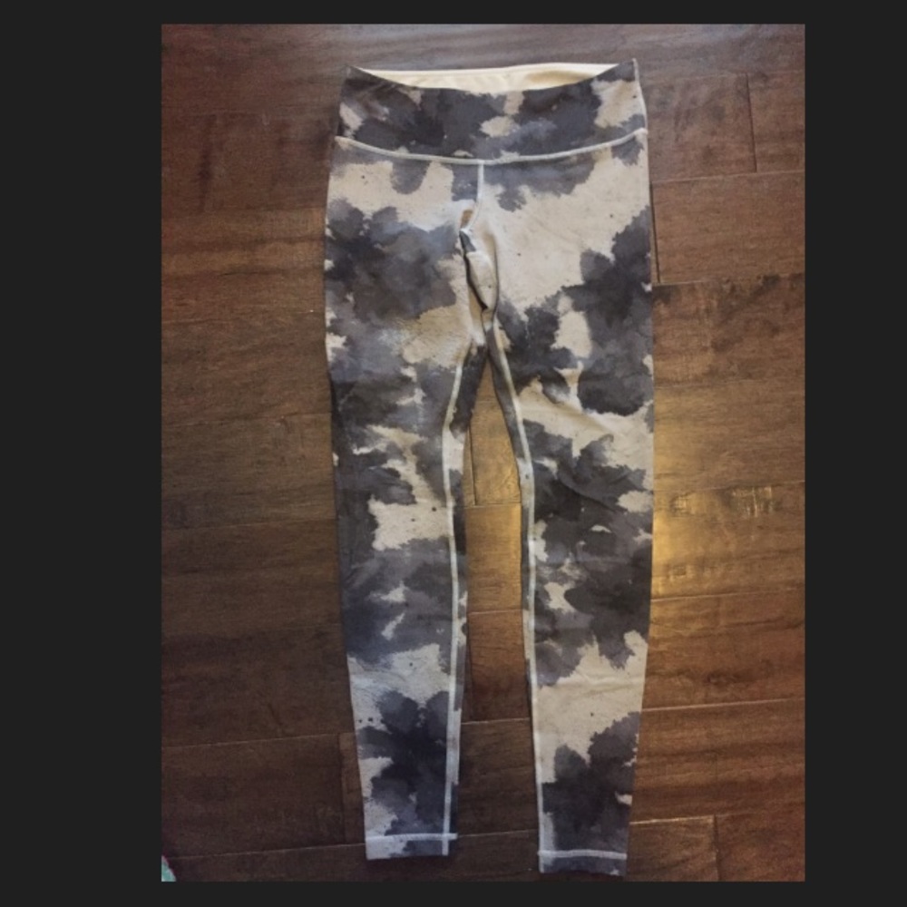 Lululemon wonder unders, light and dark gray