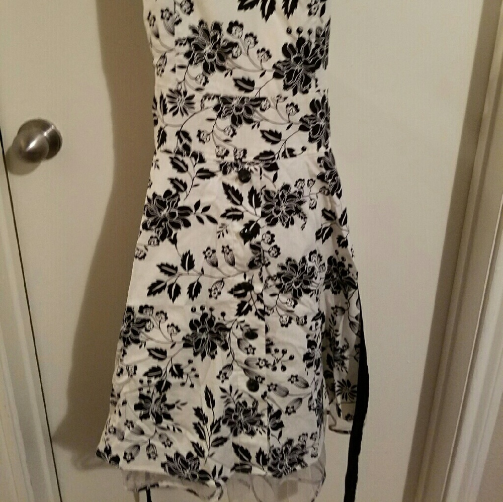 Dress - Picture 2 of 4