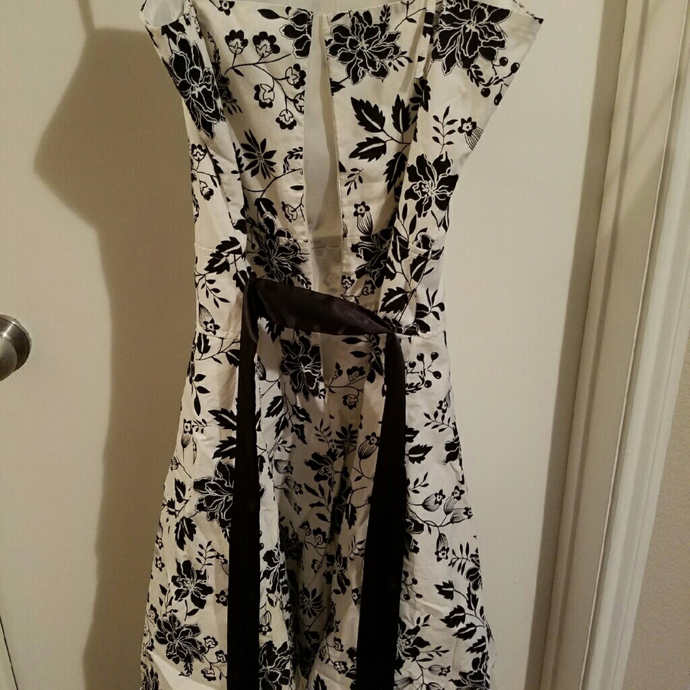 Dress - Picture 3 of 4