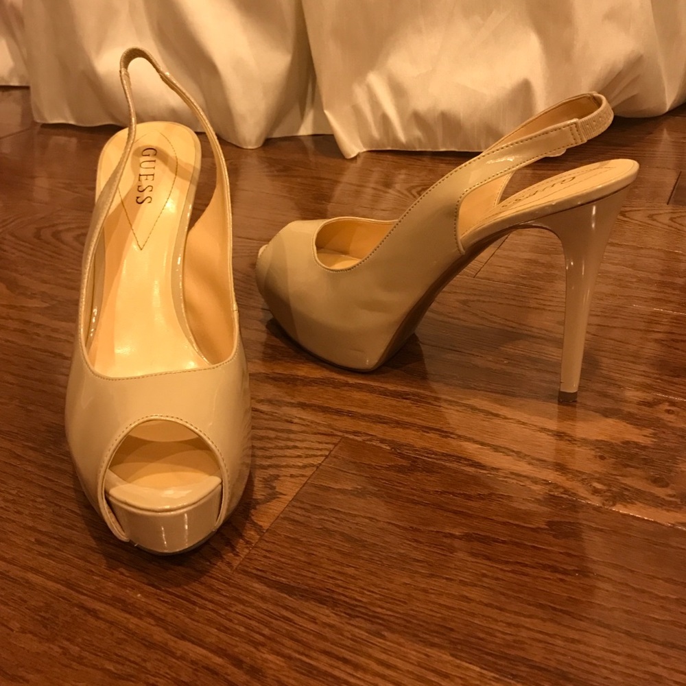 Guess patent leather nude pumps