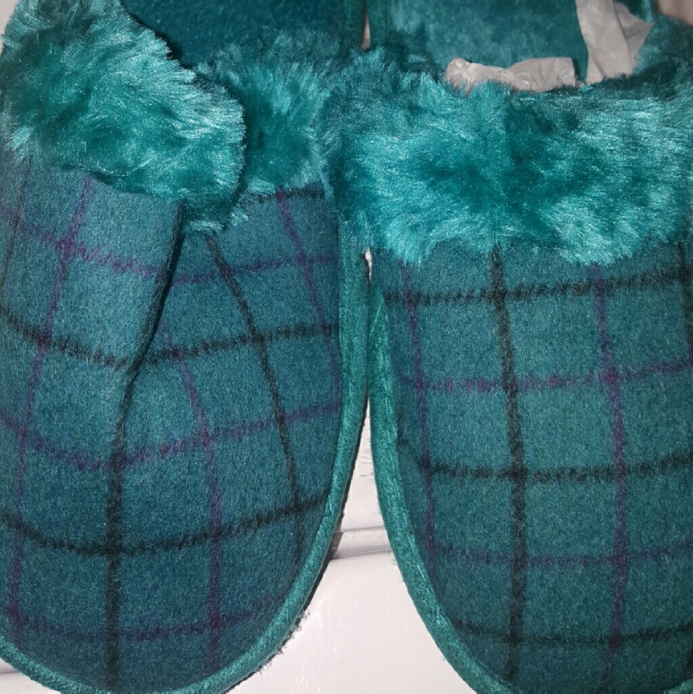 New Avon memory foam slippers 5/6