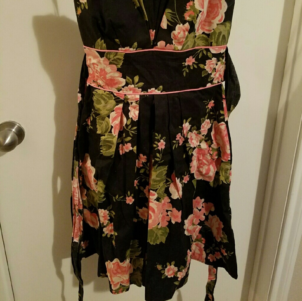 Dress - Picture 2 of 4
