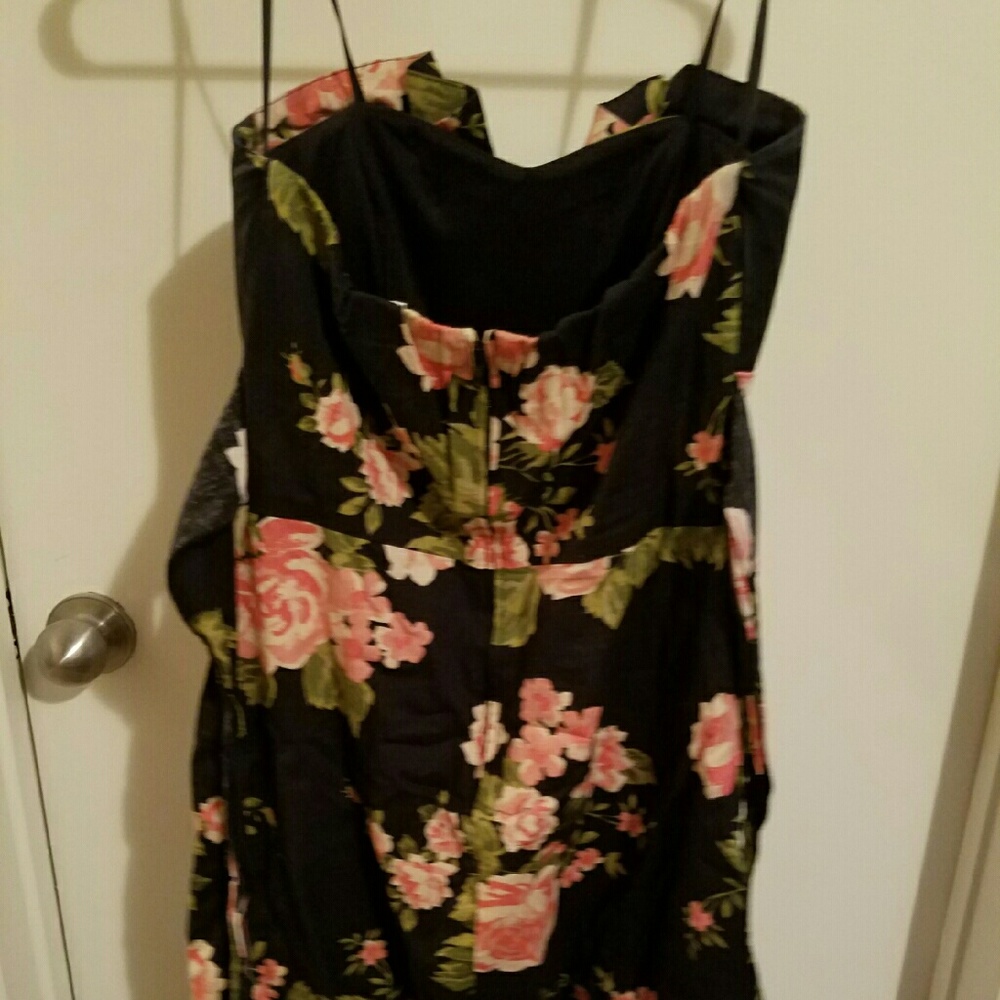 Dress - Picture 3 of 4