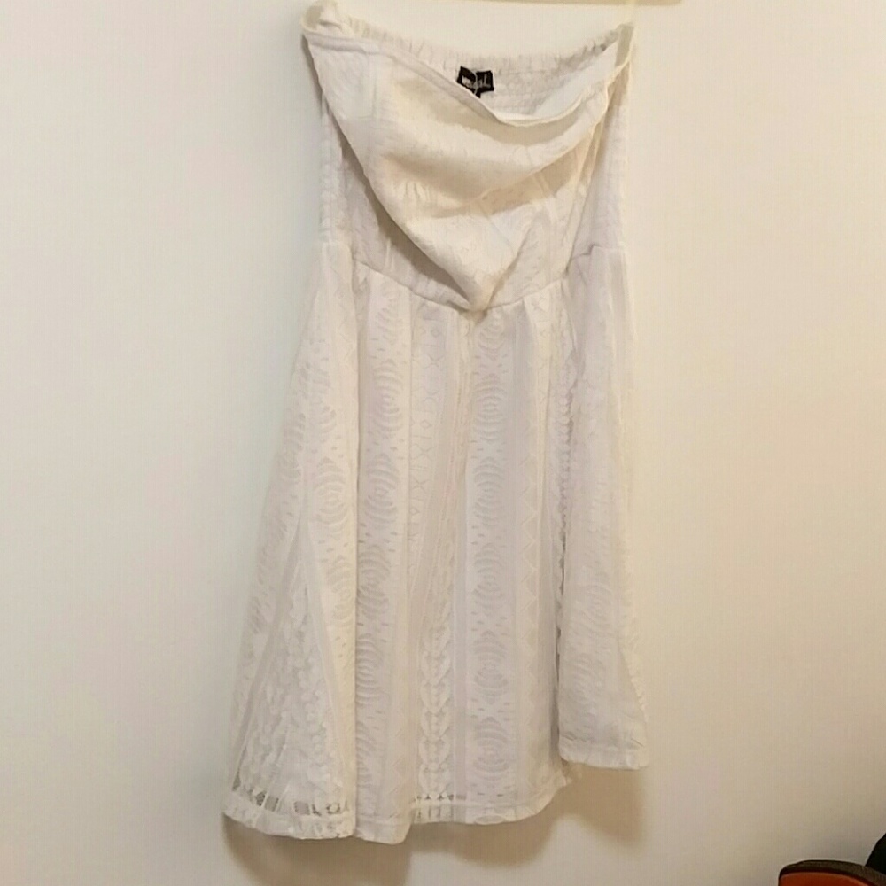 White Lace strapless dress