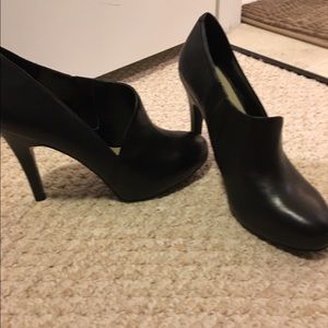 Nine West bootie heel