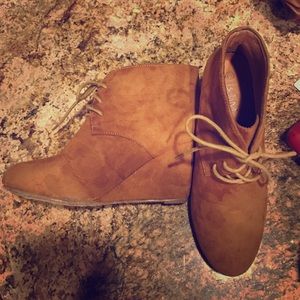 Size 8 Bella Marie lace up wedges.