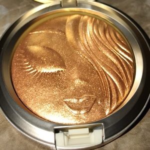 Mariah Carey x MAC - My Mimi Highlight