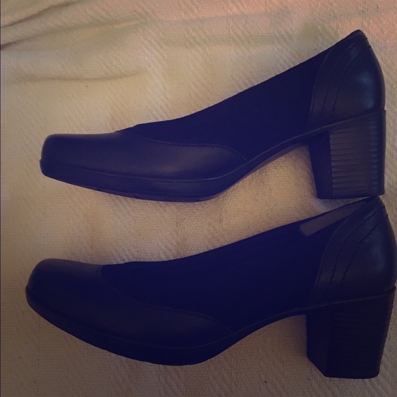 Clarks Size 9.5M - Picture 1 of 2