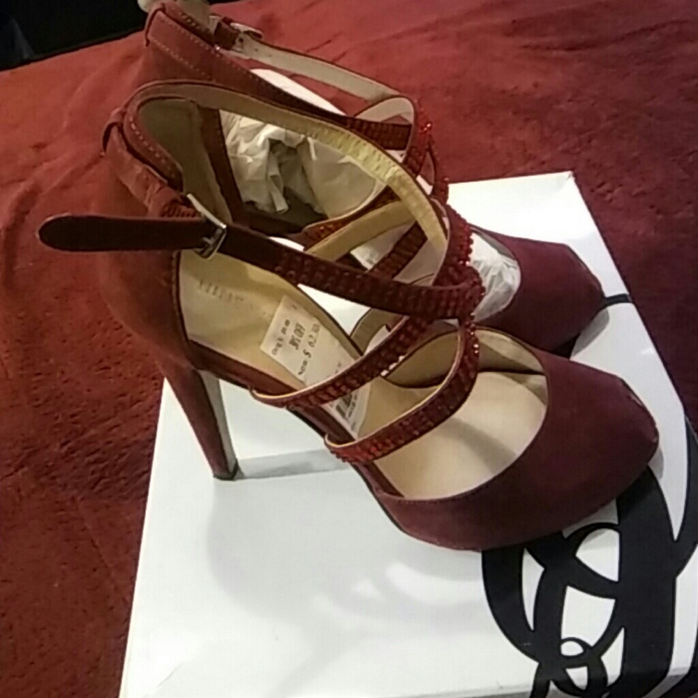 Shoes - Picture 2 of 7