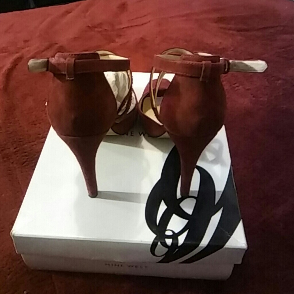 Shoes - Picture 3 of 7