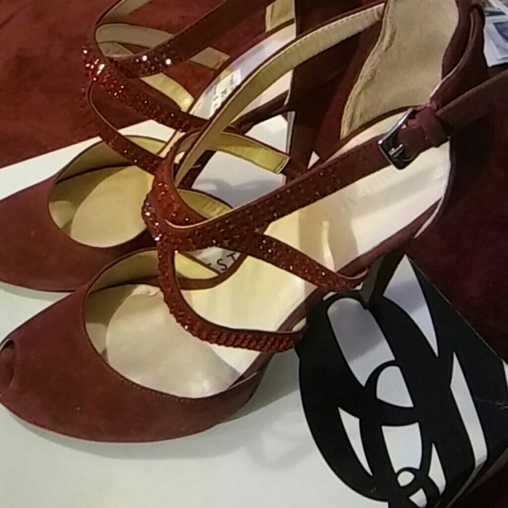 Shoes - Picture 4 of 7