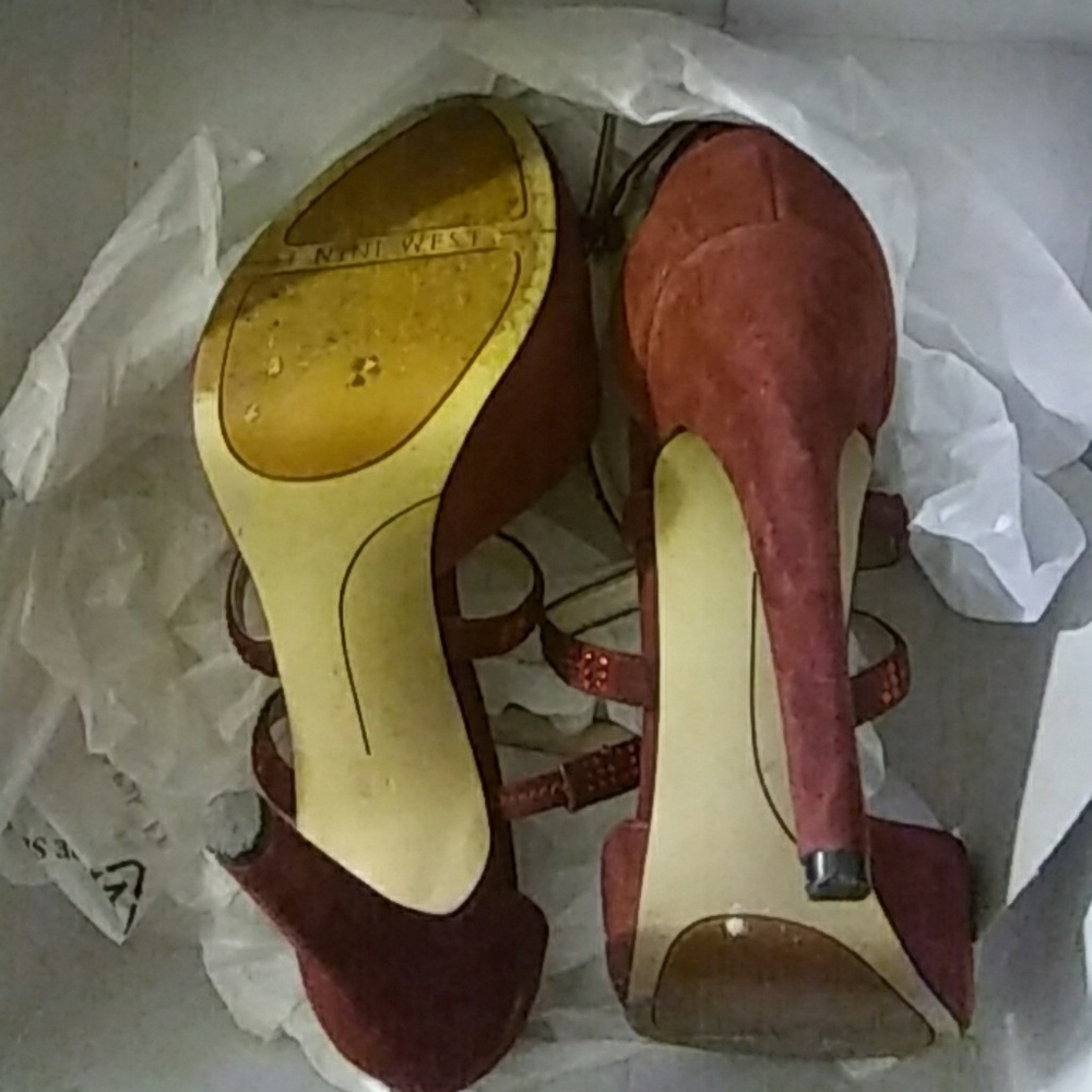 Shoes - Picture 5 of 7