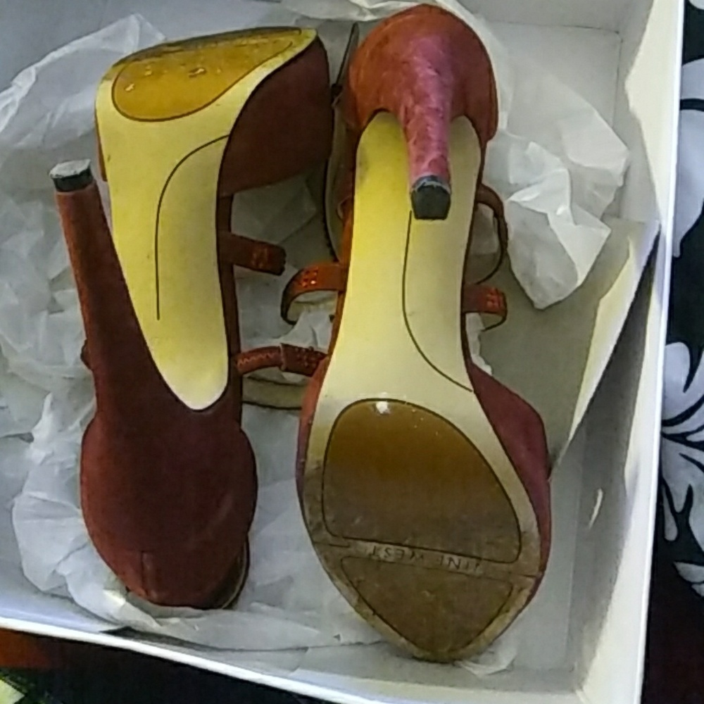 Shoes - Picture 6 of 7