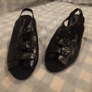 Aerosols size 10 heels