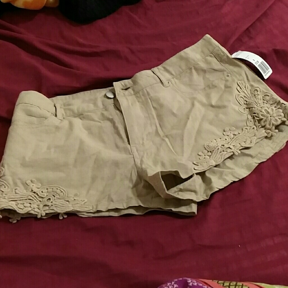 Khaki shorts with lace detailing