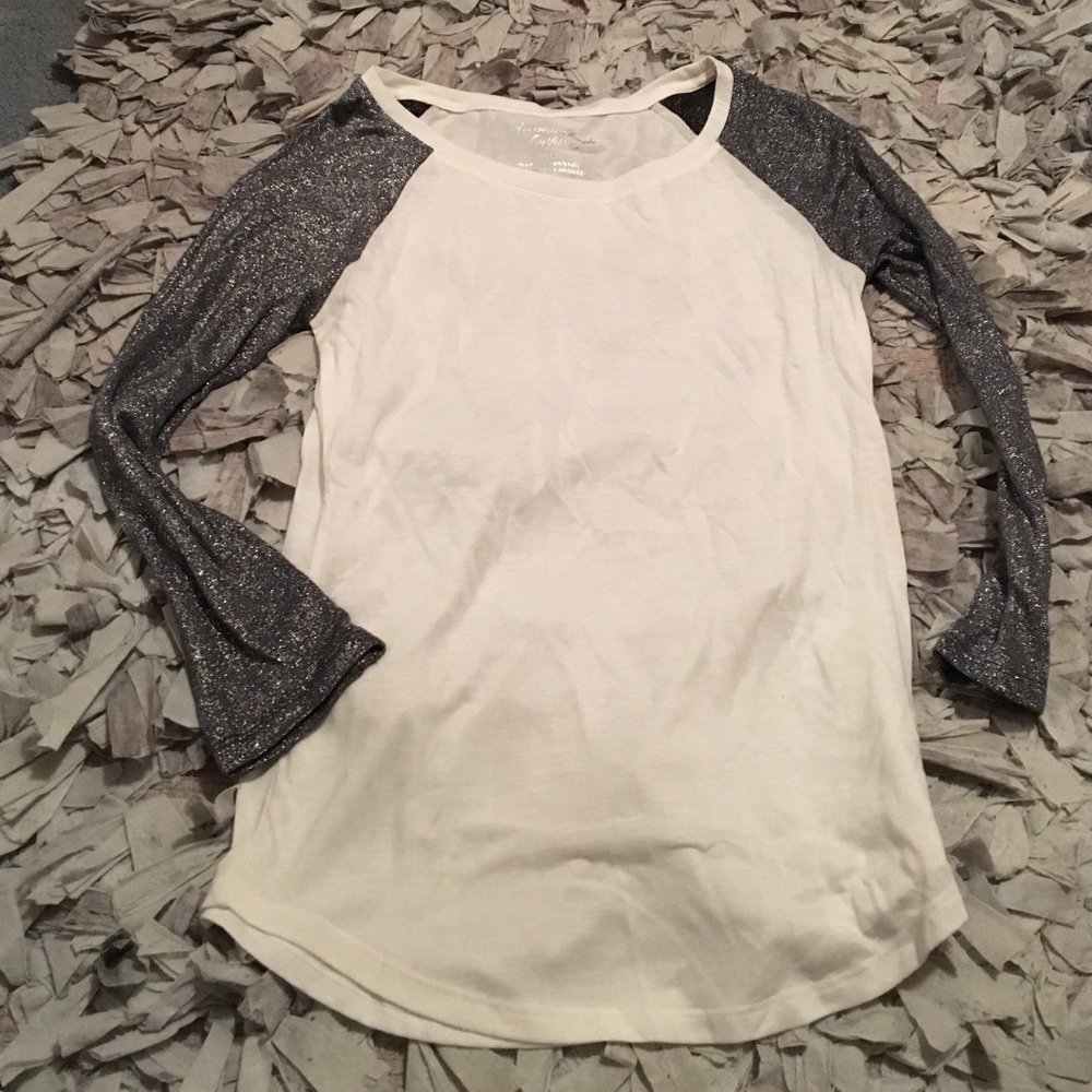 American Eagle long sleeve shirt.