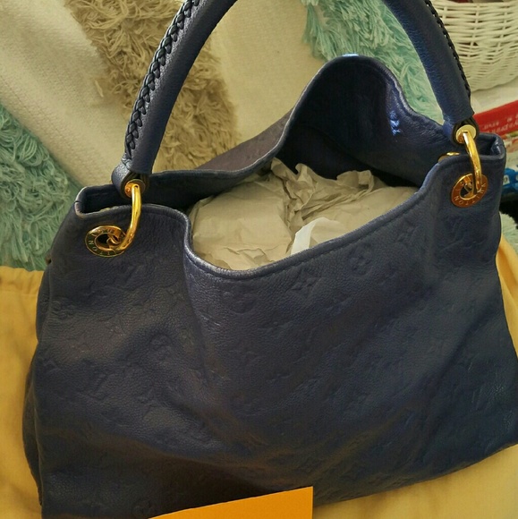 SOLD SOLD Athentic Louis Vuitton Preowned Arsty MM - Picture 2 of 8